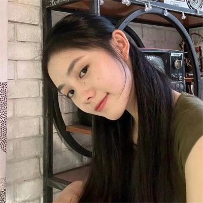 橘衫男子的画像